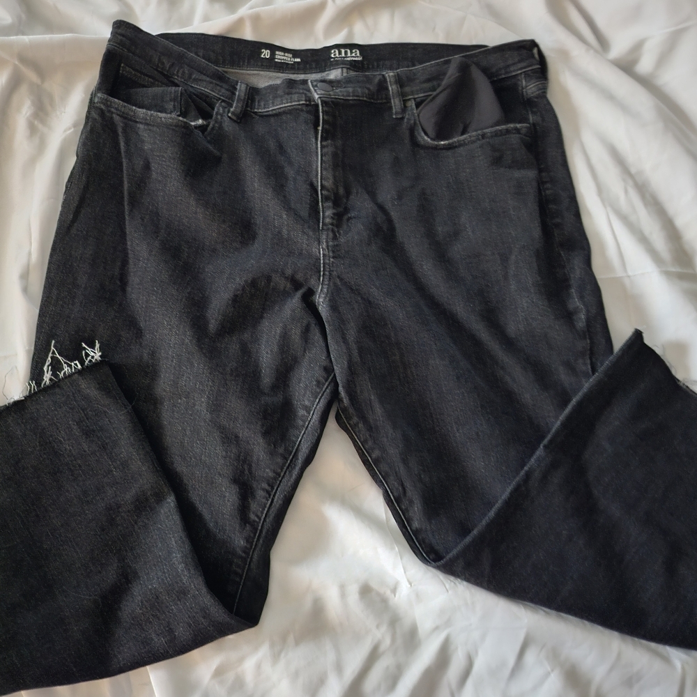 Black a.n.a High-Rise Cropped Flare Jean Size 20